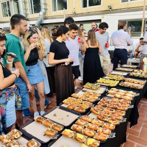 Ejemplo Catering, degustación de recetas Mini en pleno servicio