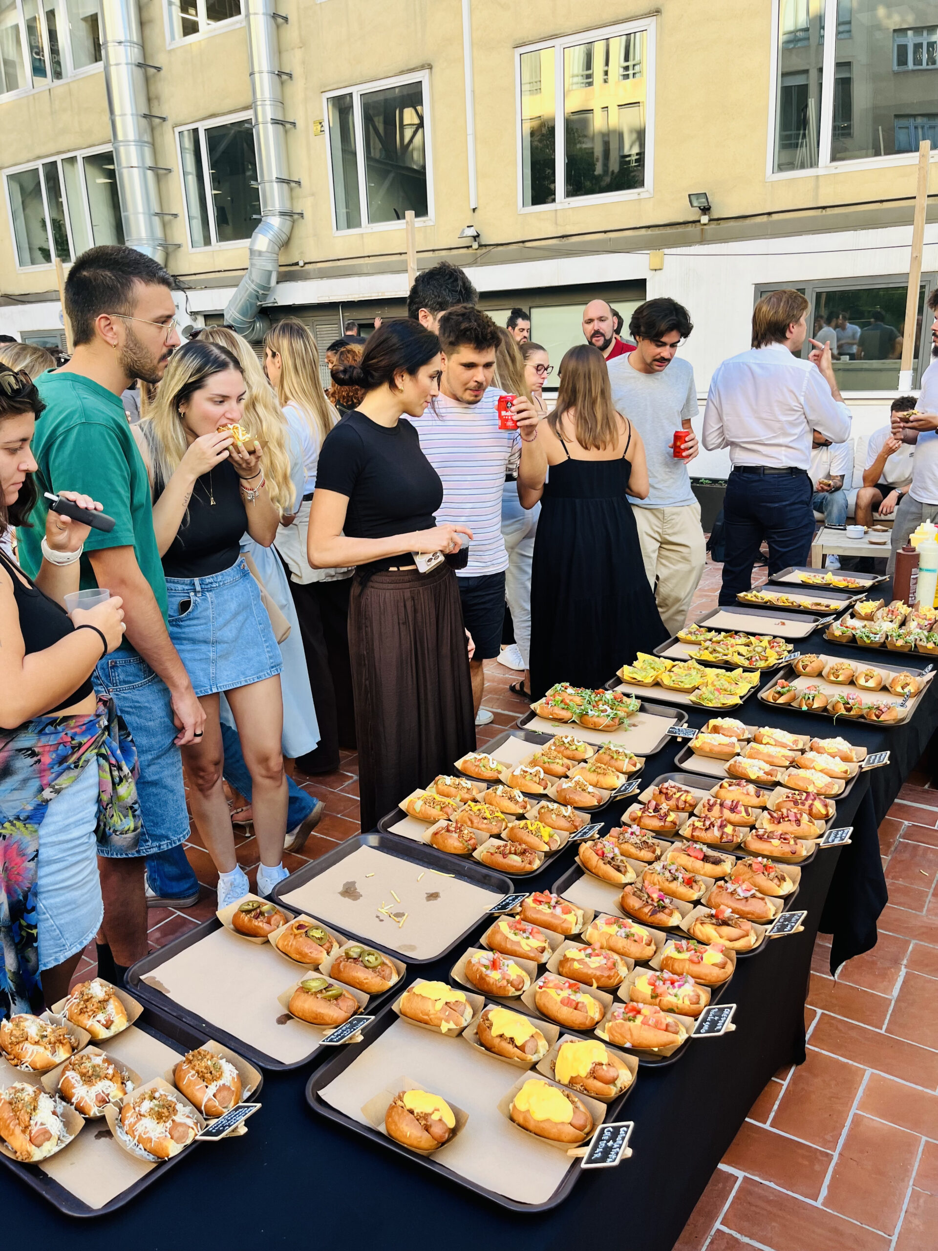 Ejemplo Catering, degustación de recetas Mini en pleno servicio